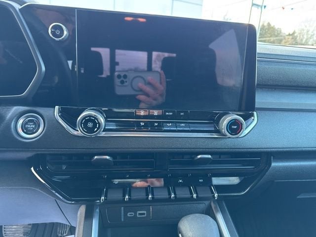 2024 Chevrolet Colorado WT